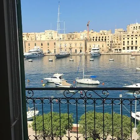 Maltese Venice Apartment Senglea